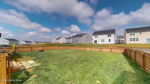 Exterior - 4025 White Pine Ln, La Grange, KY 40031 photo 5 of 7