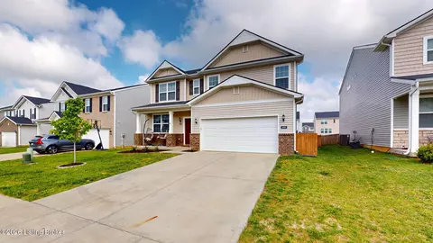 Exterior - 4025 White Pine Ln, La Grange, KY 40031 photo 4 of 7