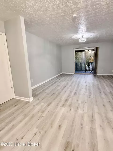3504 Lodge Ln #330, Louisville, KY 40218