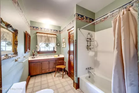 Bath - 2305 Reuben Smith Rd, Loretto, KY 40037 photo 3 of 5