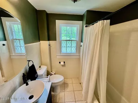 Bath - 209 E Virginia Ave, Springfield, KY 40069 photo 2 of 3