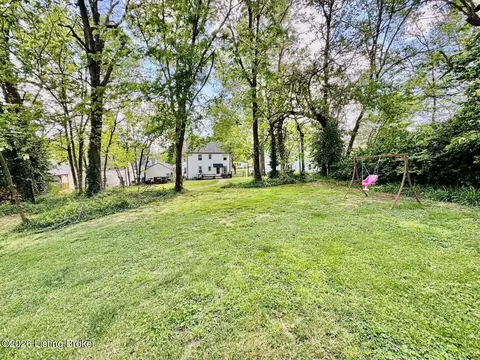 Exterior - 209 E Virginia Ave, Springfield, KY 40069 photo 4 of 6