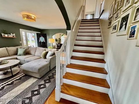 Entry Way - 209 E Virginia Ave, Springfield, KY 40069 photo 1 of 2