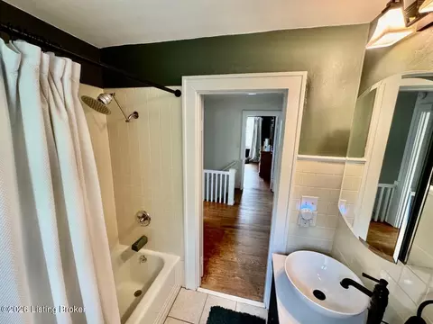 Bath - 209 E Virginia Ave, Springfield, KY 40069 photo 3 of 3