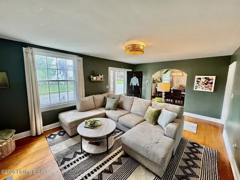 Living - 209 E Virginia Ave, Springfield, KY 40069 photo 1 of 3