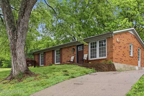 8006 Afterglow Dr, Louisville, KY 40214
