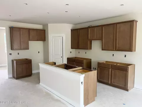 8410 Hollis Vw Way, Louisville, KY 40214