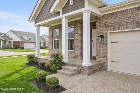 8816 Sanctuary Ln, Louisville, KY 40291