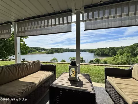 102 Lookout Dr, Brandenburg, KY 40108