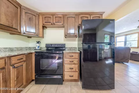 Kitchen - 482 Rolling Stone Acres Ln, Leitchfield, KY 42754 photo 6 of 7