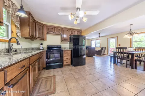 Kitchen - 482 Rolling Stone Acres Ln, Leitchfield, KY 42754 photo 3 of 7