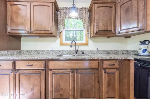 Kitchen - 482 Rolling Stone Acres Ln, Leitchfield, KY 42754 photo 4 of 7