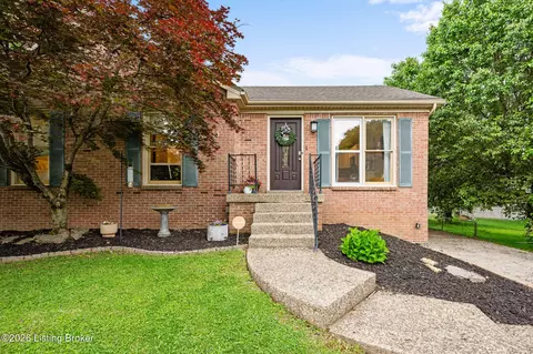 2916 Raven Ct, Louisville, KY 40220