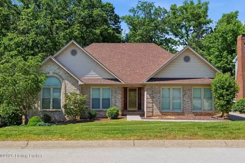 8411 Lacevine Pl, Louisville, KY 40220