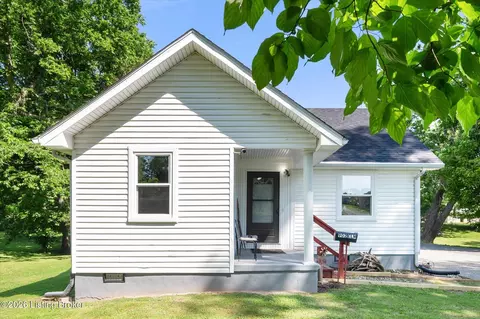 902 Elm St, West Point, KY 40177