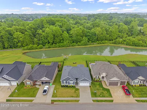 3035 Bridlewood Ln, New Albany, IN 47150