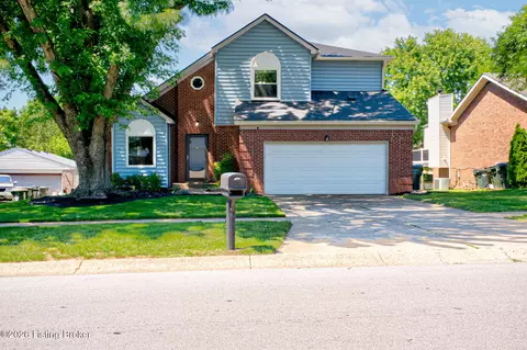 8815 Raintree Dr, Louisville, KY 40220