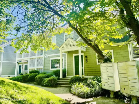 10 Lake Ave, Louisville, KY 40206