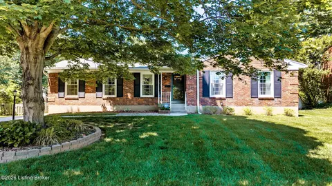 1106 King Arthur Ln, Louisville, KY 40222