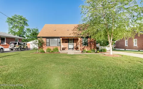 7706 Bluebonnet Rd, Louisville, KY 40258
