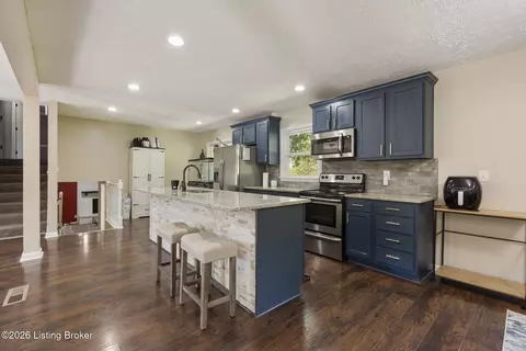 7413 Colt Dr, Louisville, KY 40214