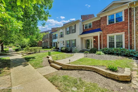 9518 Wessex Pl, Louisville, KY 40222