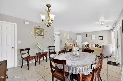 9510 Shoshone Way, Louisville, KY 40258
