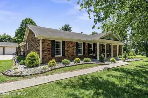 3718 Echo Valley Cir, La Grange, KY 40031