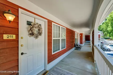 225 Crescent Hill Pl #211, Louisville, KY 40206