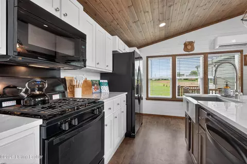 Kitchen - 199 Doe Run Ln, Springfield, KY 40069 photo 3 of 5