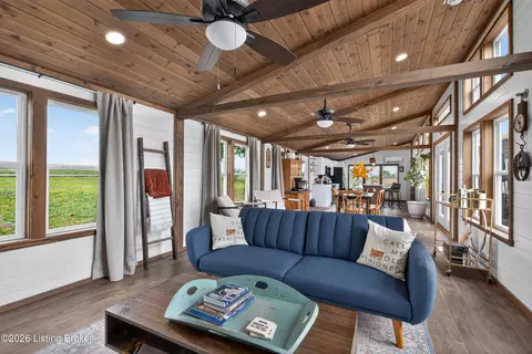 Living - 199 Doe Run Ln, Springfield, KY 40069 photo 3 of 3