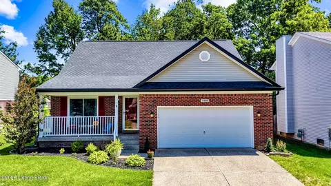 11808 Oak Bay Dr, Louisville, KY 40245