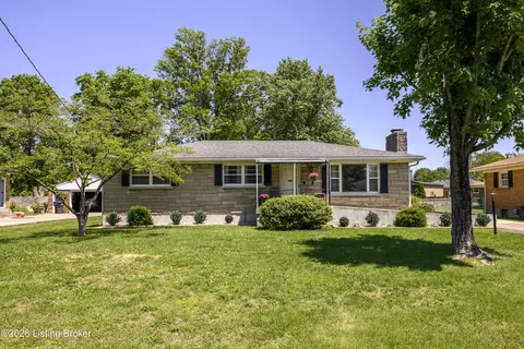 4929 Swaps Ln, Louisville, KY 40216