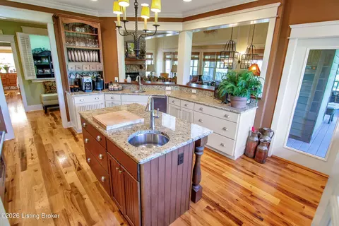 Kitchen - 272 Eagle Point Dr, Austin, KY 42123 photo 2 of 4