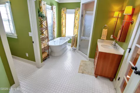 Bath - 272 Eagle Point Dr, Austin, KY 42123 photo 3 of 12