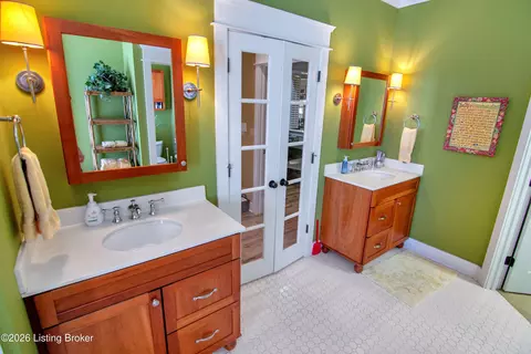 Bath - 272 Eagle Point Dr, Austin, KY 42123 photo 2 of 12