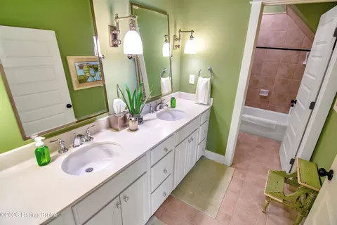 Bath - 272 Eagle Point Dr, Austin, KY 42123 photo 8 of 12