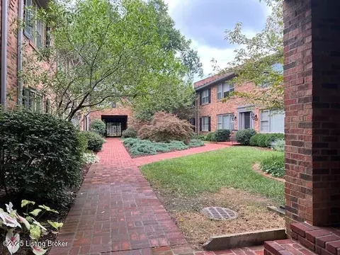 3811 Washington Sq #1F, Louisville, KY 40207