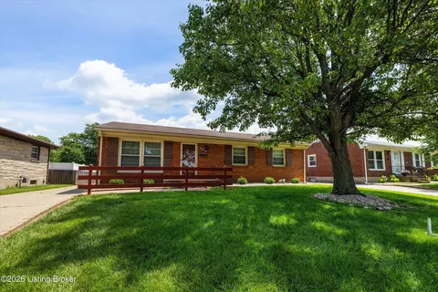 3913 Woodgate Ln, Louisville, KY 40220