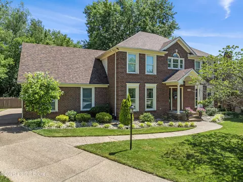 7804 Amber Glen Ct, Louisville, KY 40220