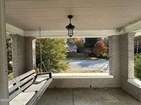 2611 Grinstead Dr, Louisville, KY 40206