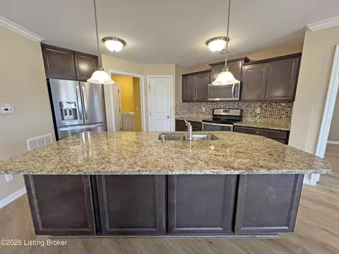 2619 Paragon Mill Dr, Burlington, KY 41005