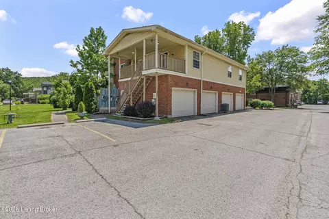 3008 Treeview Ct, Louisville, KY 40214