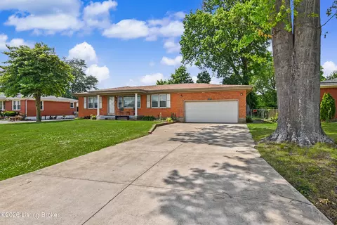 9308 Fiesta Way, Louisville, KY 40272