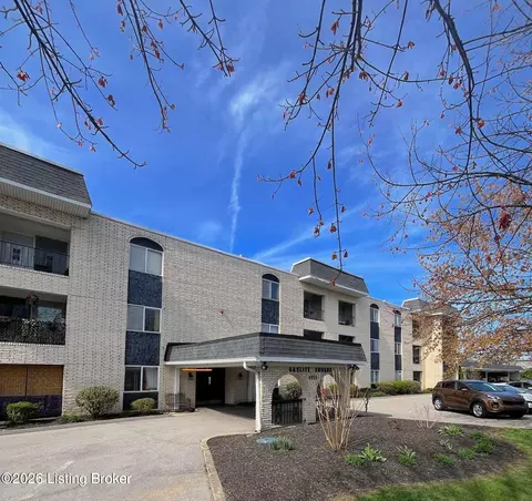 4875 Sherburn Ln #3P, Louisville, KY 40207
