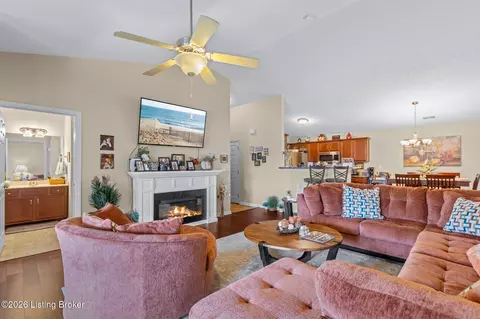9402 Clubview Dr #203, Louisville, KY 40291