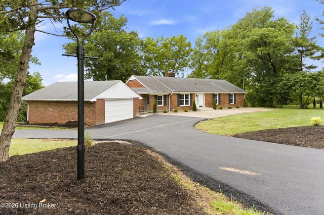 824 N Pope Lick Rd, Louisville, KY 40243