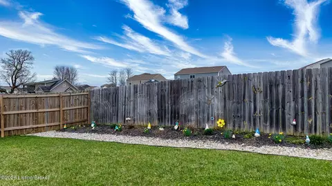 Exterior - 139 Ruby Farm Dr, Mount Washington, KY 40047 photo 7 of 9