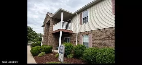 7801 Alfred Schlatter Dr #6, Louisville, KY 40214
