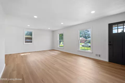4901 Rossmoor Dr, Louisville, KY 40219